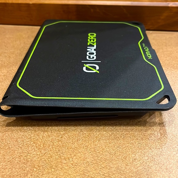 NEW GOAL ZERO NOMAD PLUS SOLAR PANEL CHARGER FOR USB DEVICES PHONES, LAPTOPS - Picture 4 of 5